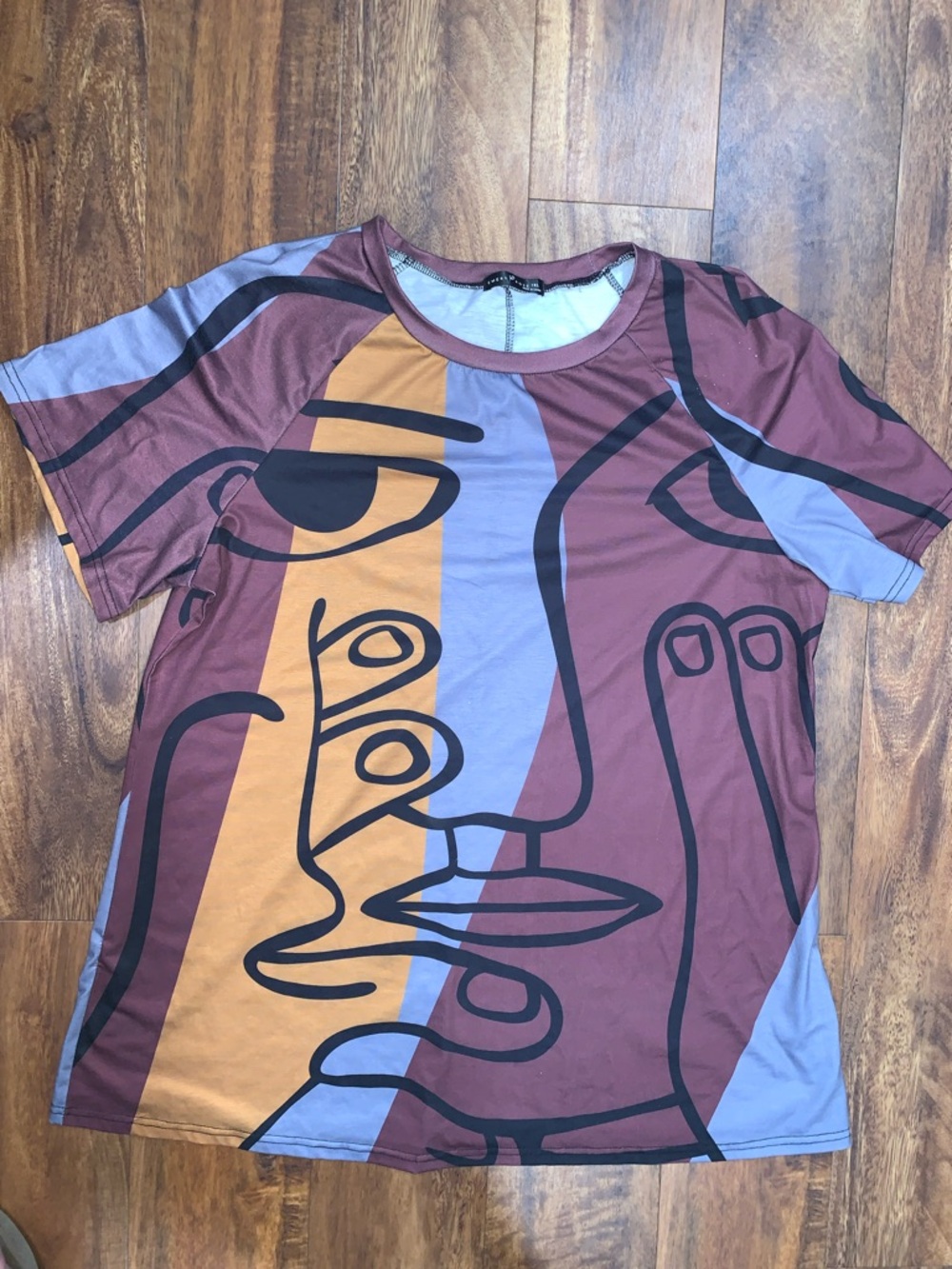 Emery Rose 1XL Abstract Face Print Men’s T-Shirt in Maroon, Lavender & Mustard